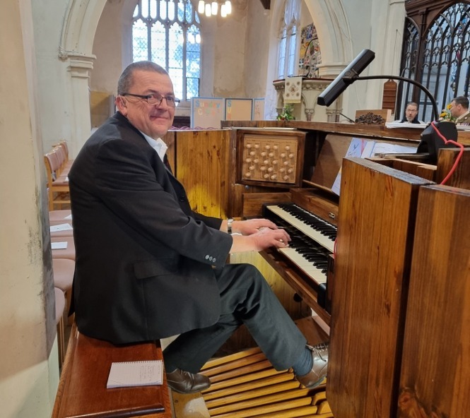 Mr Lloyd Griffin, organist