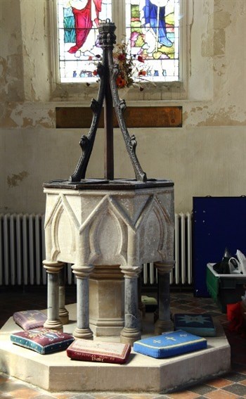 St Mary, Newport  font